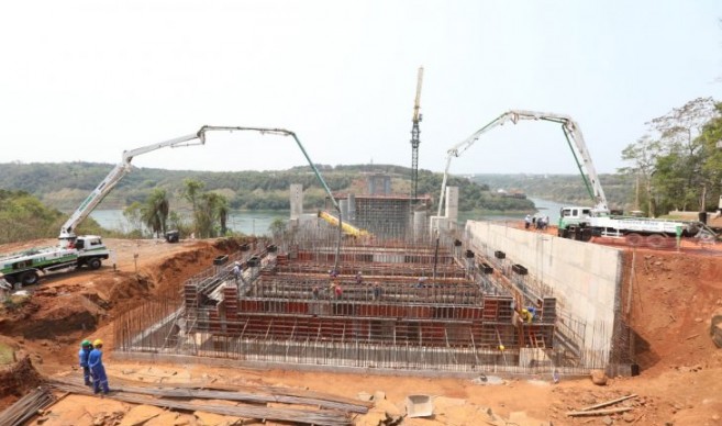Mesoestructura de Puente de la Integración casi terminada en lado paraguayo